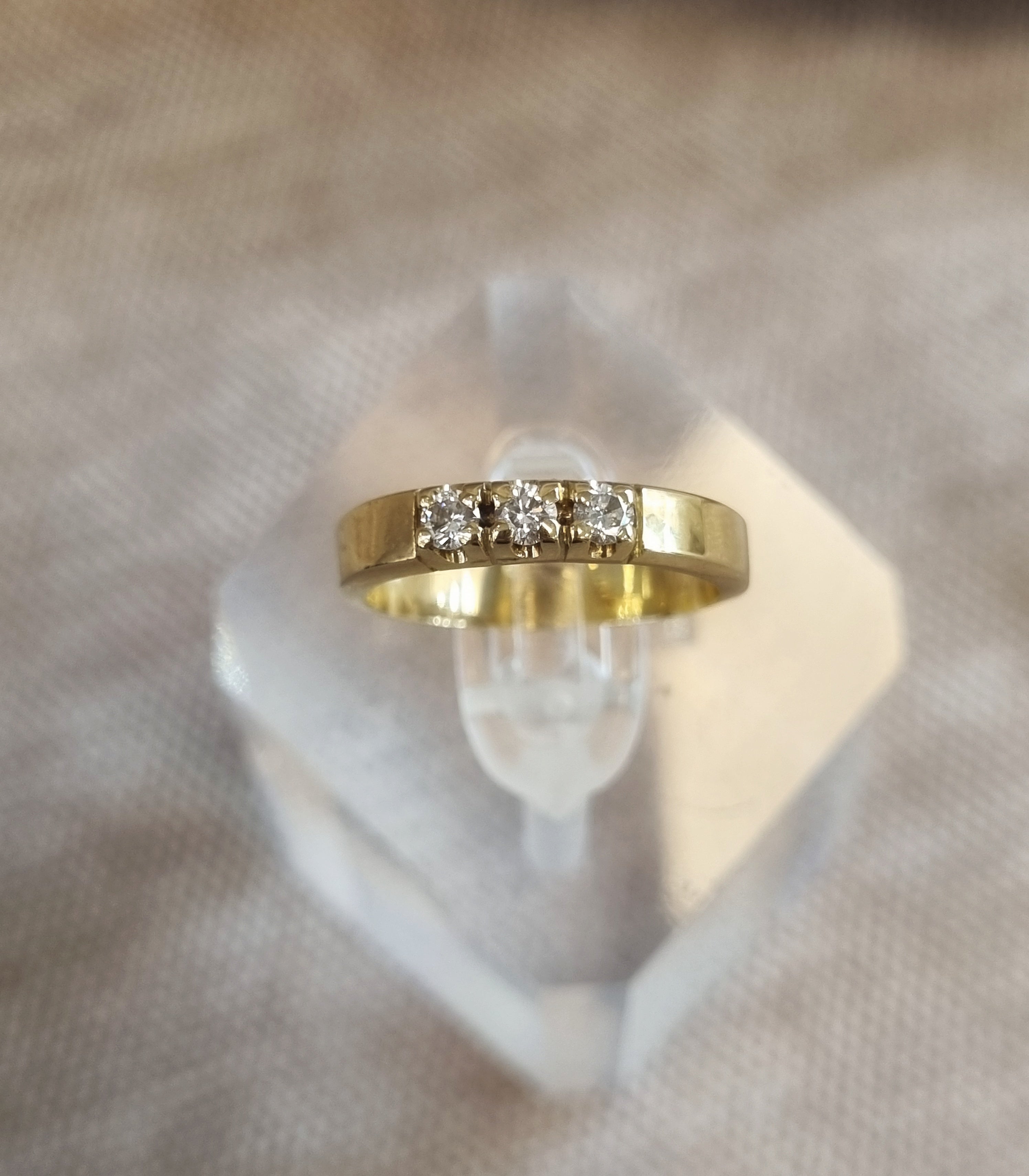 Preloved 14kt Guld Alliance Ring med 0,21ct