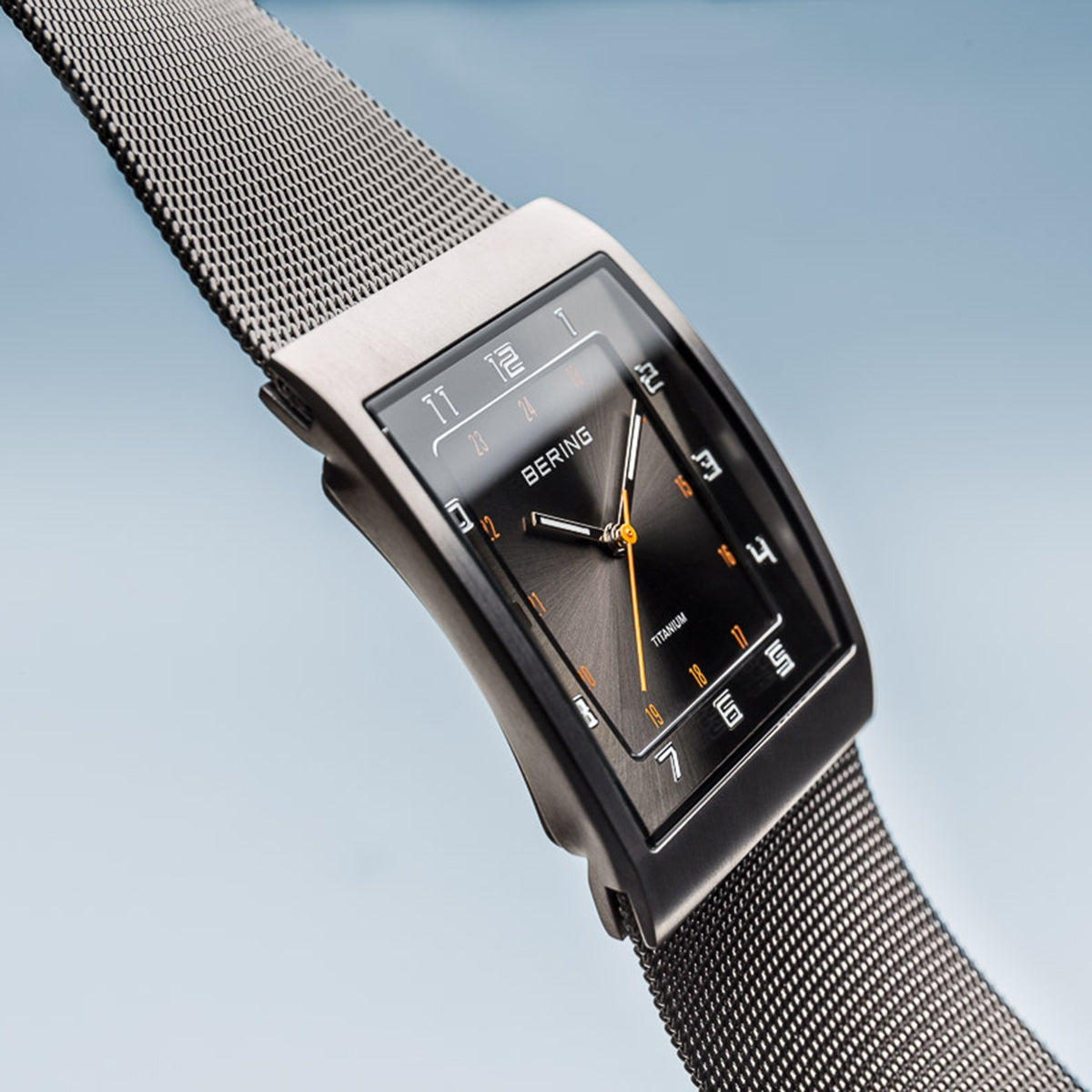 Bering Titanium børstet grå 11233-077