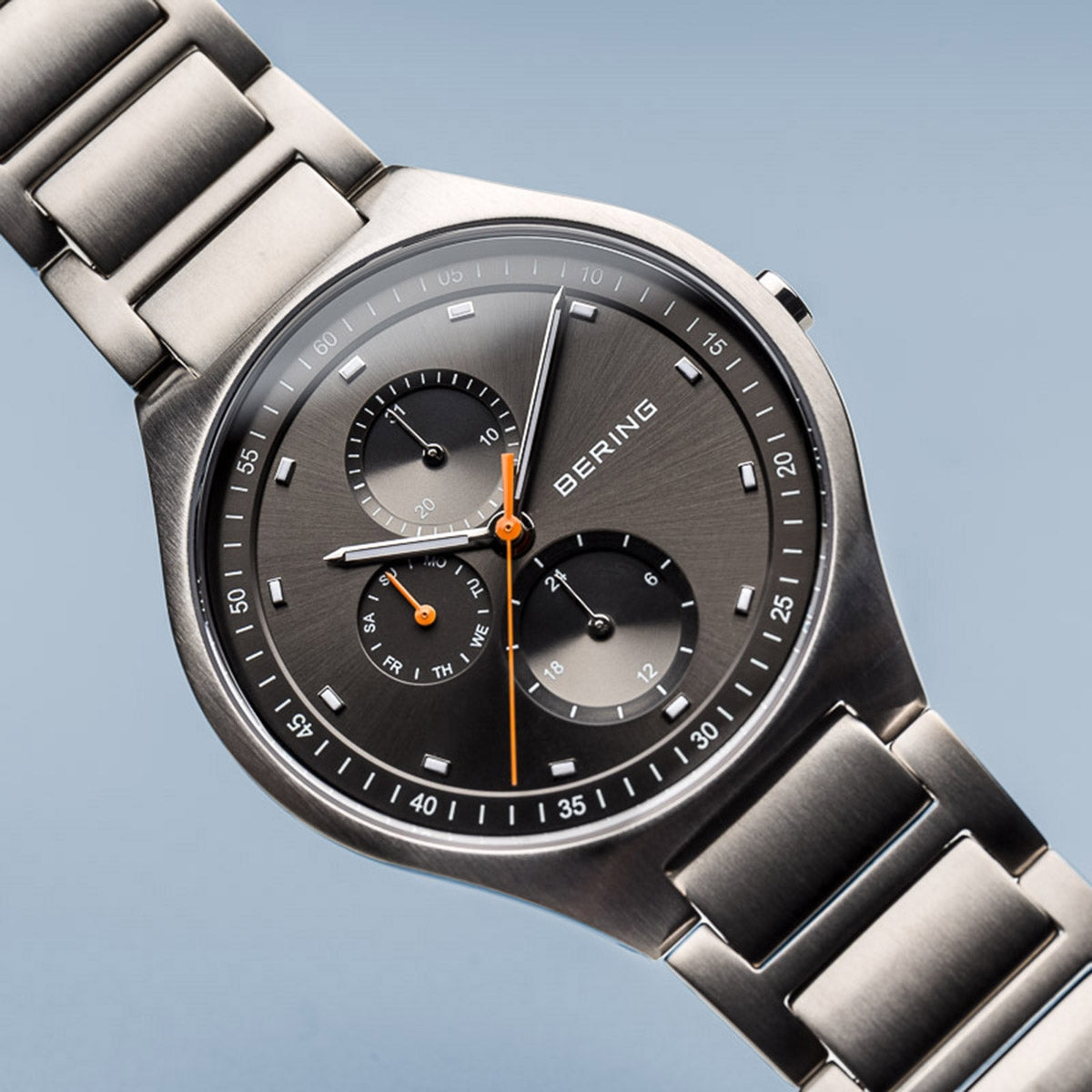 Bering Titanium børstet sølv 11739-772