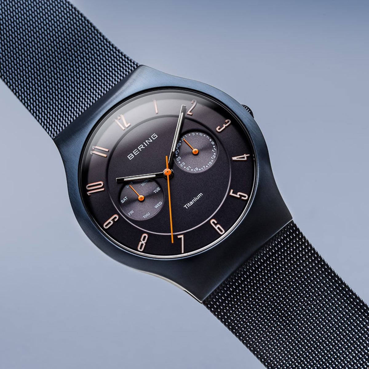 Bering Titanium børstet blå 11939-393