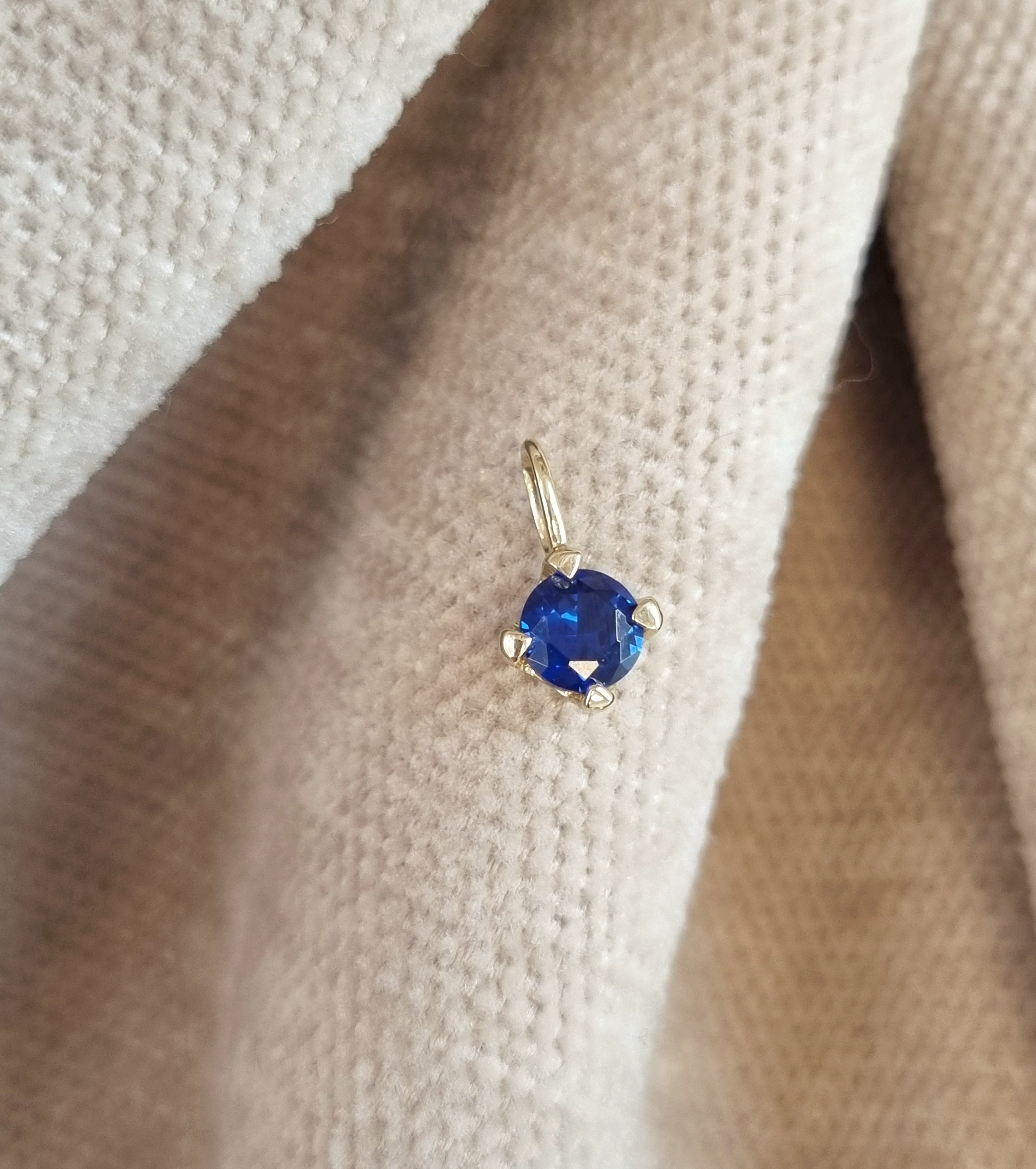 Bidstrup 14kt Solitaire Vedhæng med 5mm Blå Zirkonia