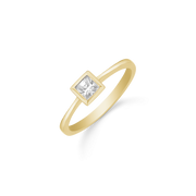 Støvring Design 8kt Guld Ring med Firkantet Zirkonia 62251012