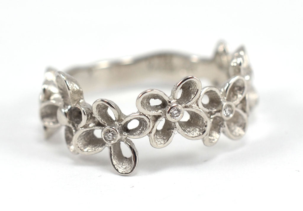 Per Borup Violina ring 14kt Hvidguld med 3stk. 0,01ct Diamant i alt 0,03ct 947R