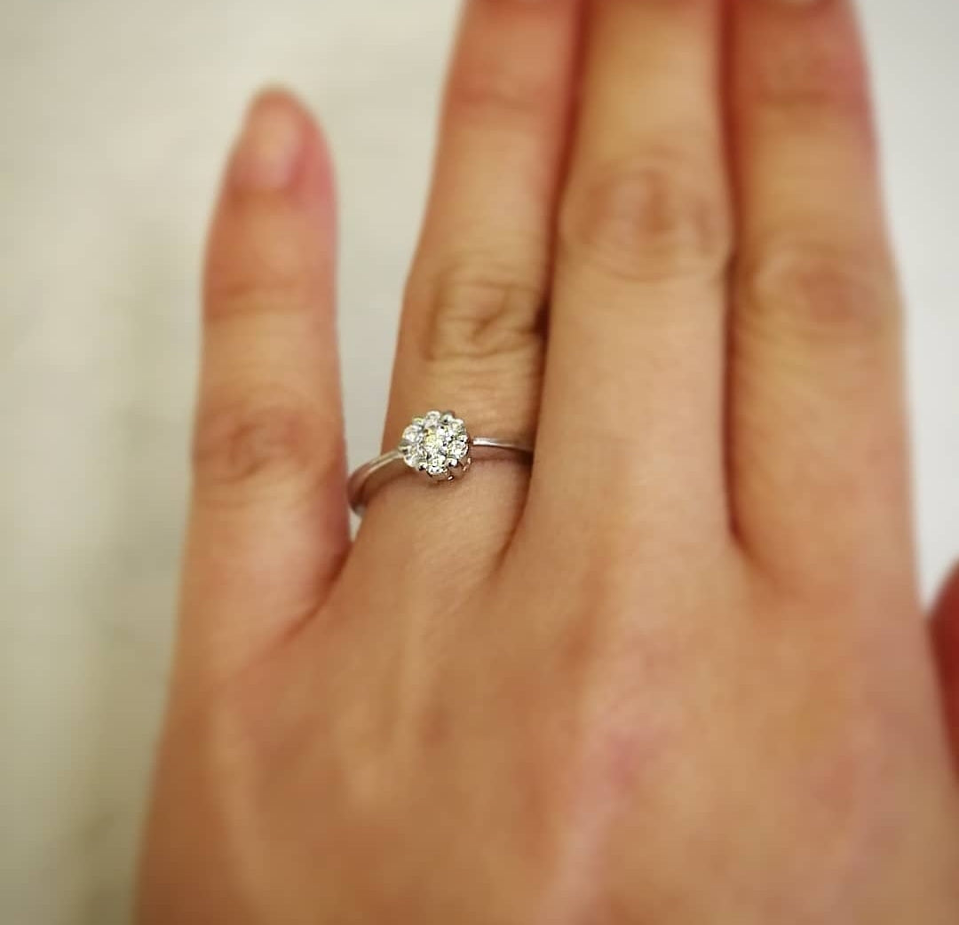 14kt Hvidguldsring med i alt 0,15ct Diamanter Wesselton VS