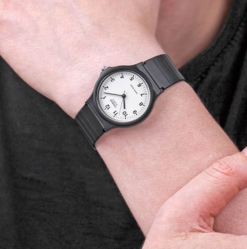 Casio Classic MQ-24-7BLLEG