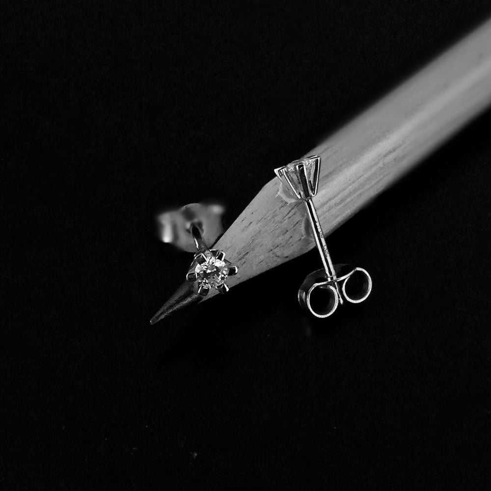 Jan Jørgensen Brillanz 14kt Hvidgulds Ørestikker med 0,15ct Diamanter